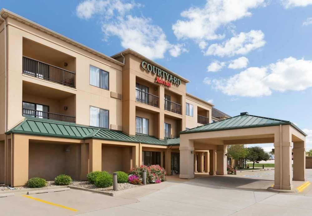 Courtyard By Marriott Bloomington Normal Ξενοδοχείο Εξωτερικό φωτογραφία