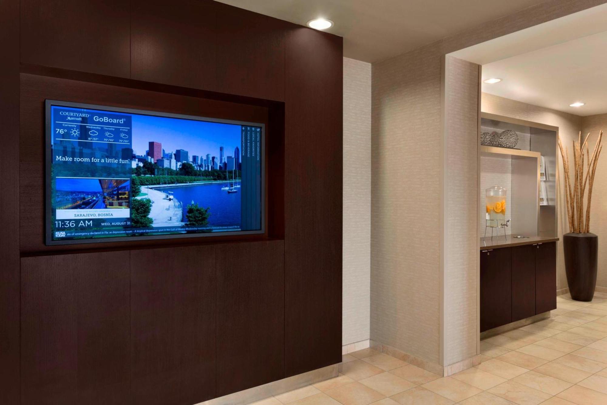 Courtyard By Marriott Bloomington Normal Ξενοδοχείο Εξωτερικό φωτογραφία
