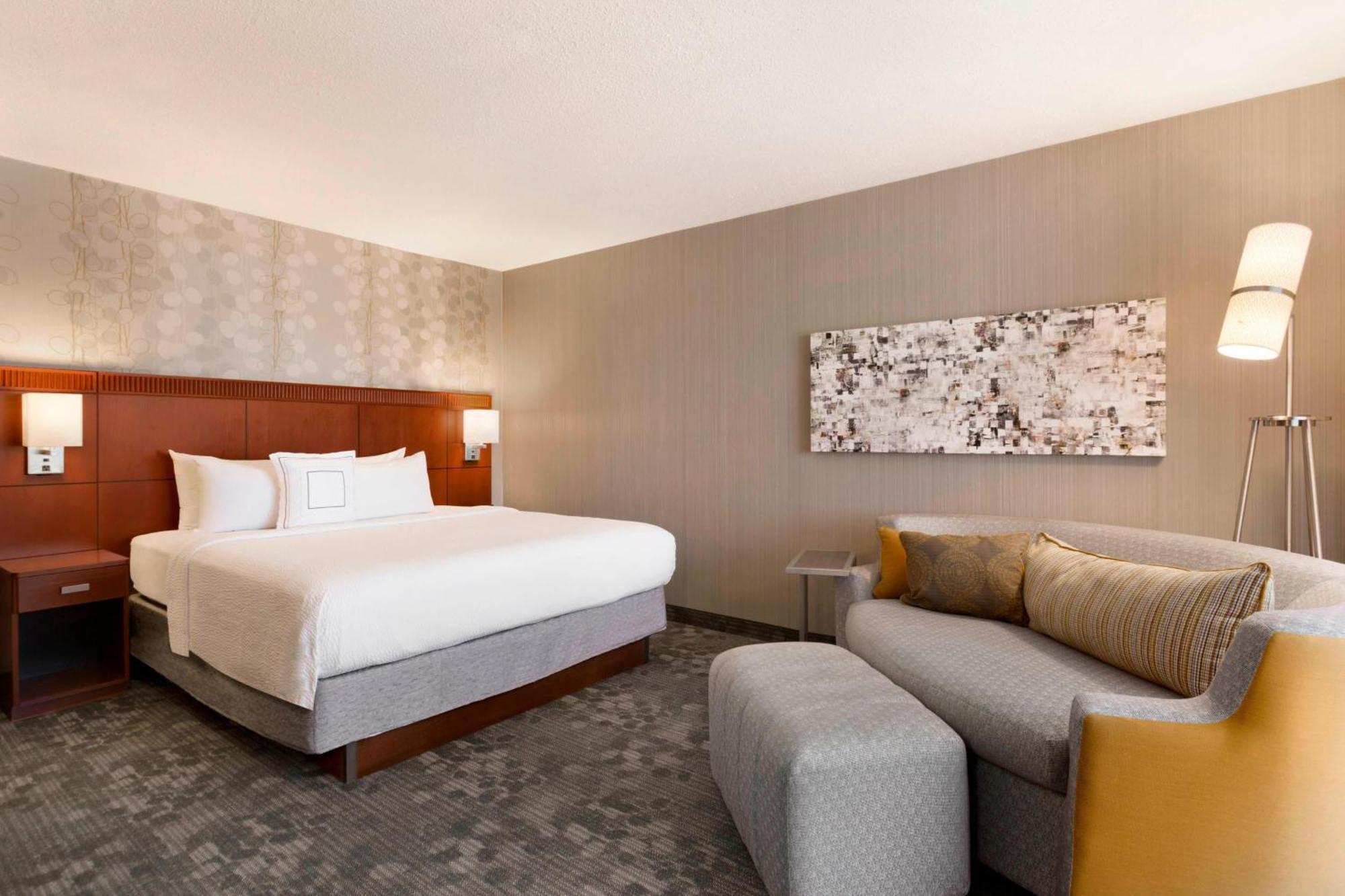 Courtyard By Marriott Bloomington Normal Ξενοδοχείο Εξωτερικό φωτογραφία