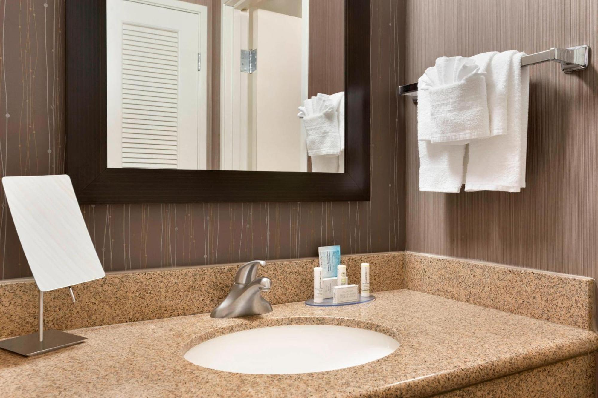 Courtyard By Marriott Bloomington Normal Ξενοδοχείο Εξωτερικό φωτογραφία