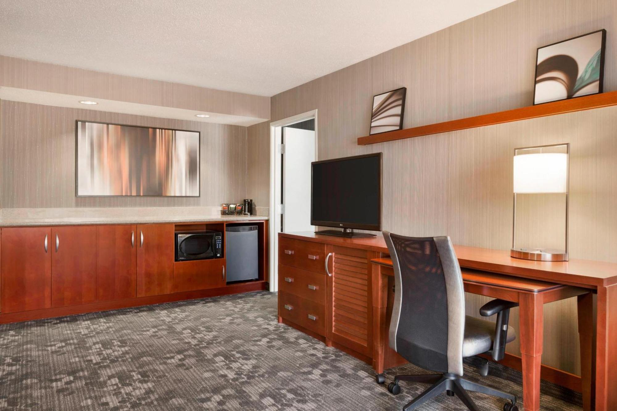 Courtyard By Marriott Bloomington Normal Ξενοδοχείο Εξωτερικό φωτογραφία