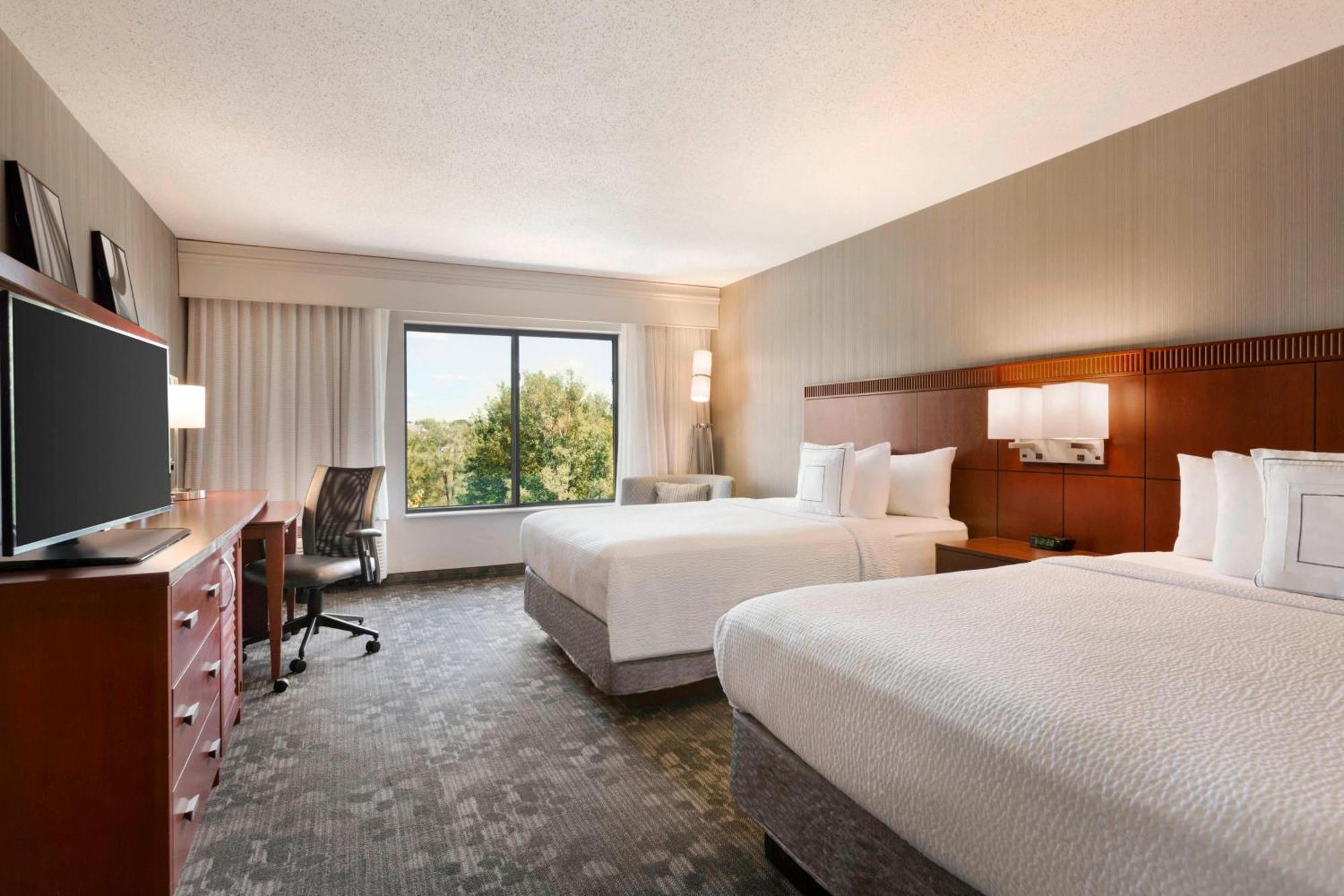 Courtyard By Marriott Bloomington Normal Ξενοδοχείο Εξωτερικό φωτογραφία