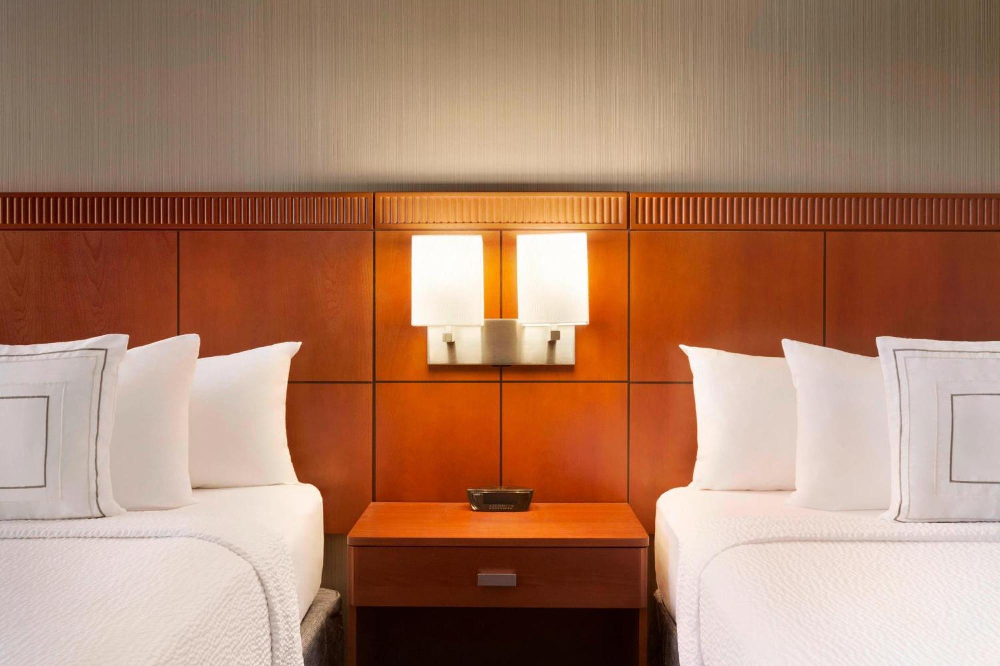 Courtyard By Marriott Bloomington Normal Ξενοδοχείο Εξωτερικό φωτογραφία