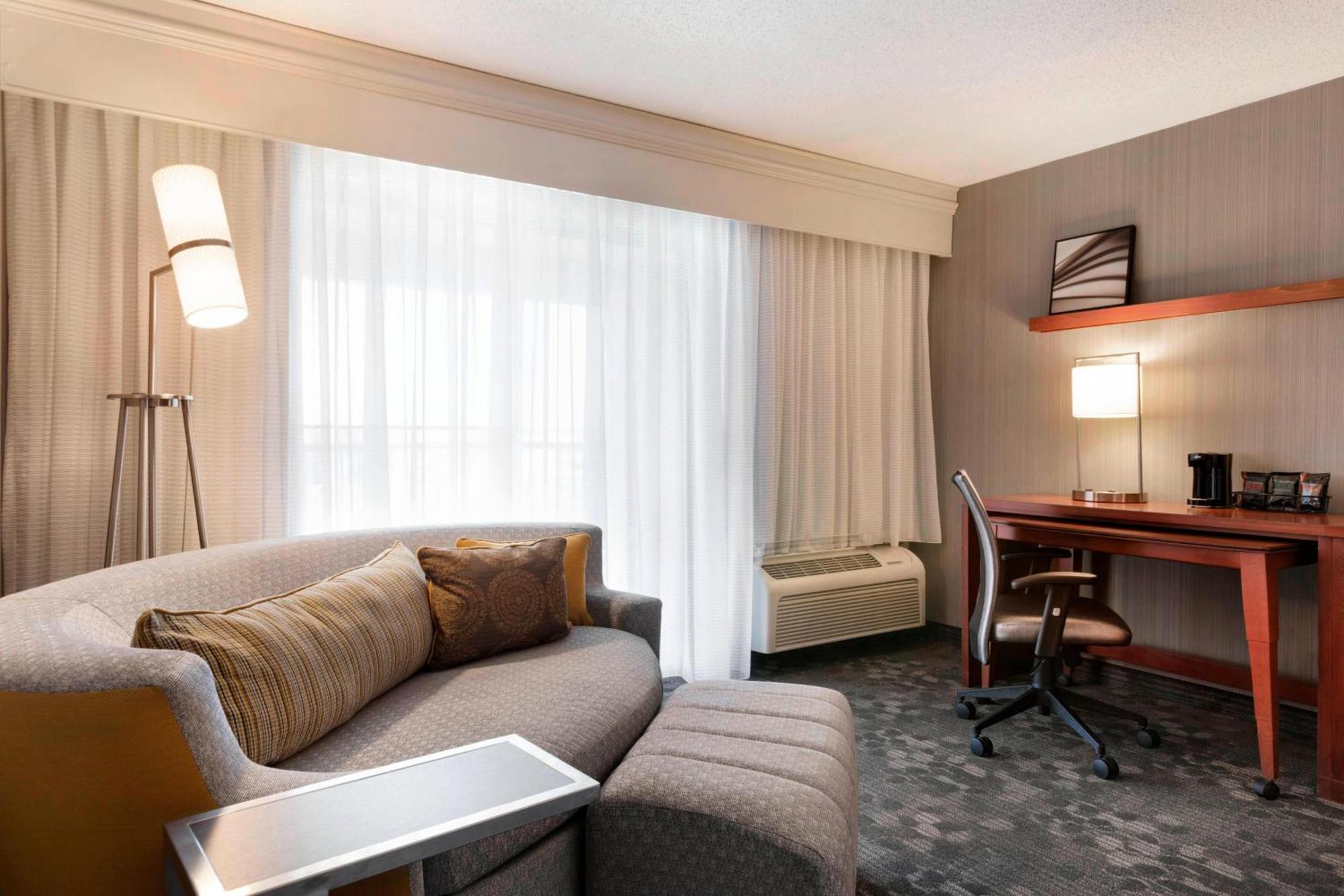 Courtyard By Marriott Bloomington Normal Ξενοδοχείο Εξωτερικό φωτογραφία