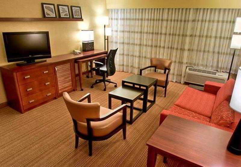 Courtyard By Marriott Bloomington Normal Ξενοδοχείο Δωμάτιο φωτογραφία