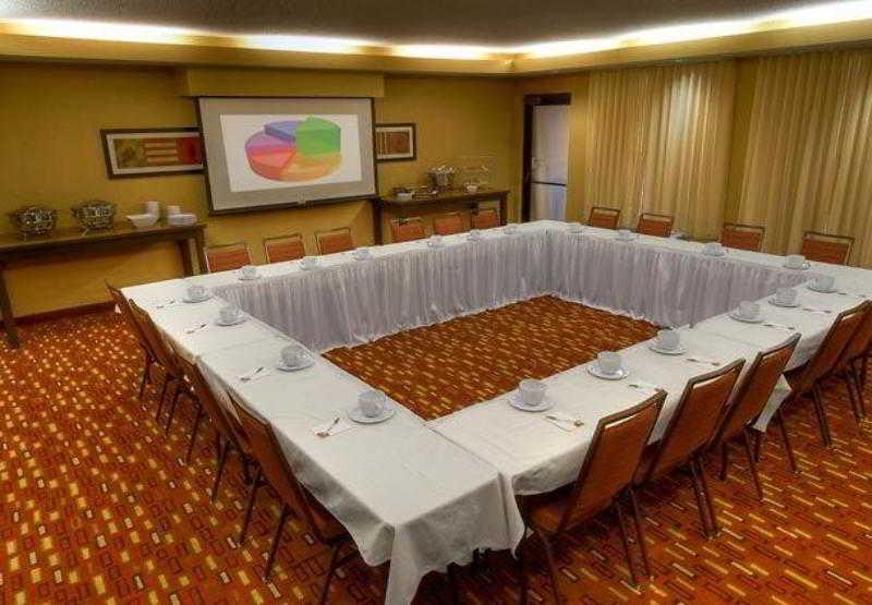 Courtyard By Marriott Bloomington Normal Ξενοδοχείο Ανέσεις φωτογραφία