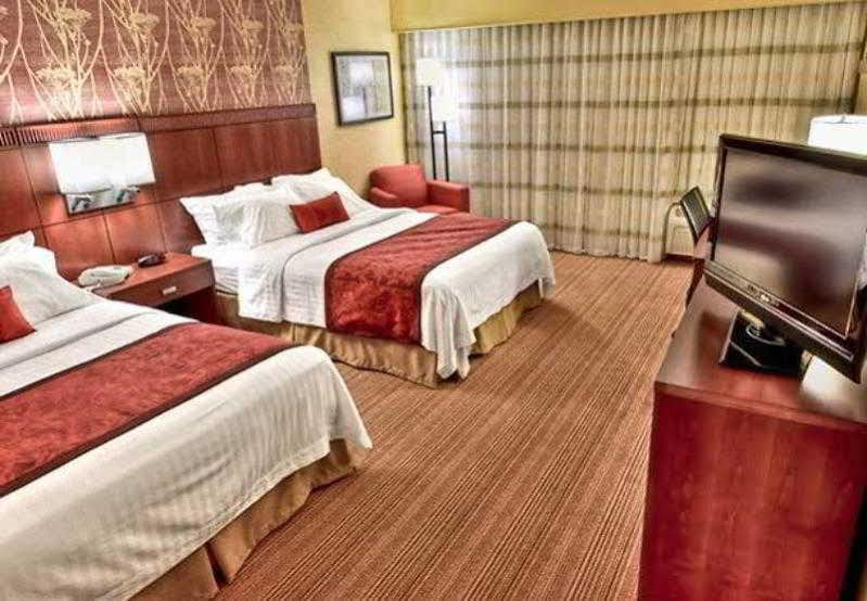 Courtyard By Marriott Bloomington Normal Ξενοδοχείο Εξωτερικό φωτογραφία
