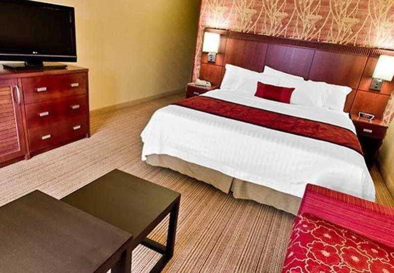 Courtyard By Marriott Bloomington Normal Ξενοδοχείο Εξωτερικό φωτογραφία